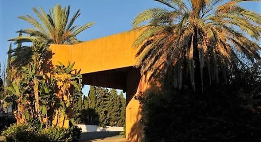 Olivia Valere, Arquitecto Oscar García de la Peña