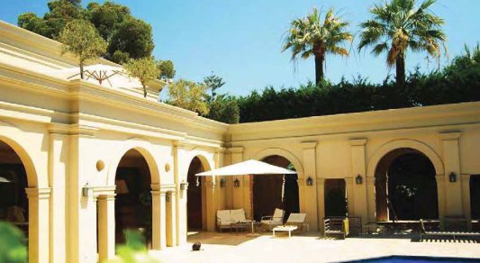 Villa Puente Romano por Oscar García de la Peña